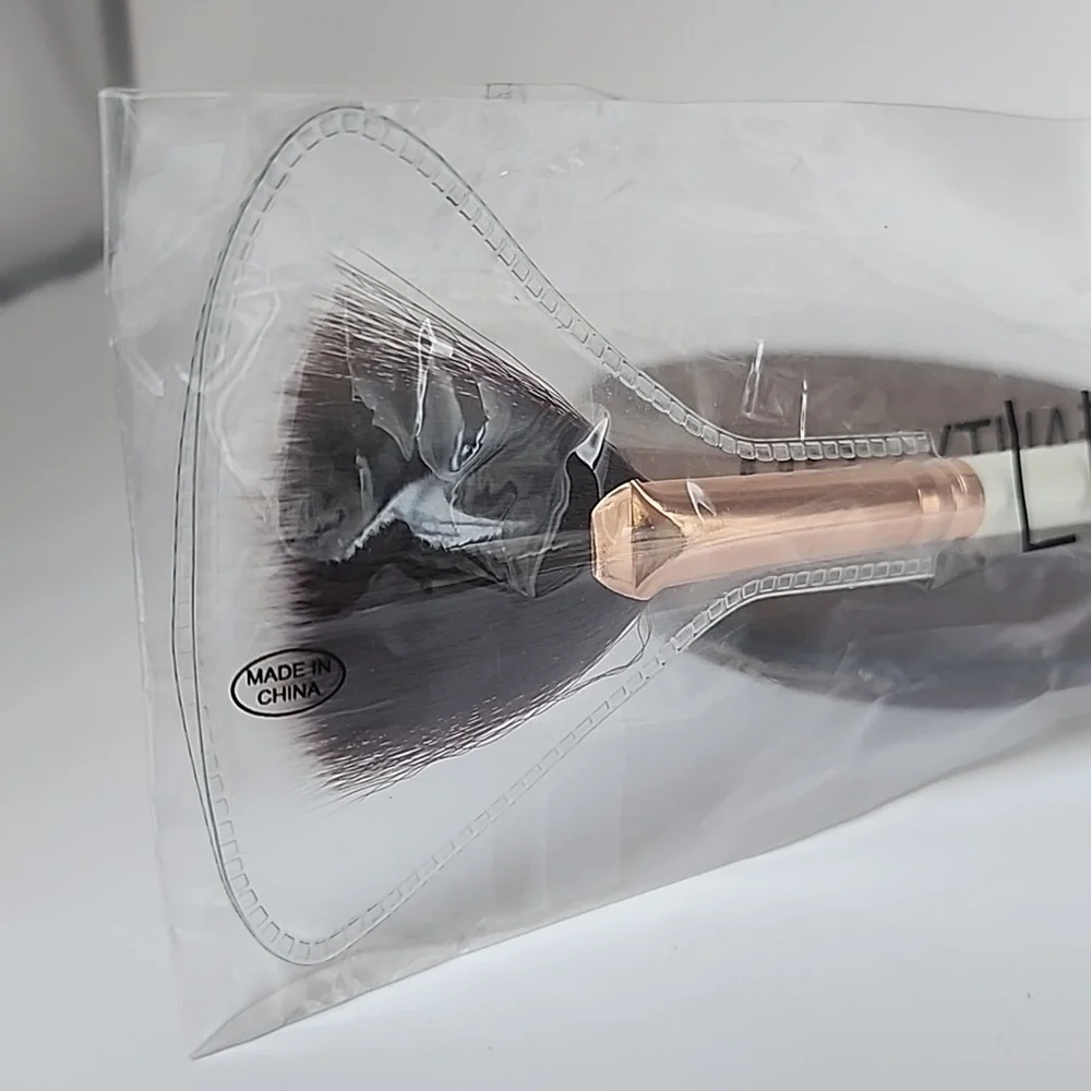 Luxie Pearl 560 Medium Fan Brush
